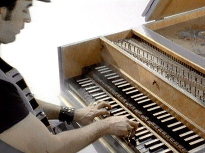 Le son pop de la chanson me transportait dans les années 60: l'y associais les images pop de Sergent Pep¡— souvenirs de Sandy Shaw, les échos de Burt Bacharach e Herp Albert. Il y avait de la joie, du fun. L'album était proV par Lenny Kravitz.