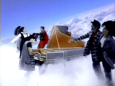 Le son pop de la chanson me transportait dans les années 60: l'y associais les images pop de Sergent Pep¡— souvenirs de Sandy Shaw, les échos de Burt Bacharach e Herp Albert. Il y avait de la joie, du fun. L'album était proV par Lenny Kravitz.