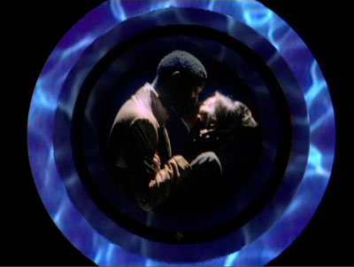 Le clip fut tourné sur une grande tournette avec des projections qui se réfléchissaient sur des boules de miroir écran en rétro projection diffusait des boucles de figures, géométriques en rythme avec la musique. Pascale et Ani V déplaçaient dans ce mouve